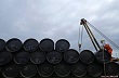 Giá dầu tăng do USD đi xuống, số giàn khoan giảm 